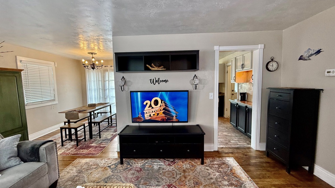 Photo of Livingroom in Midvale