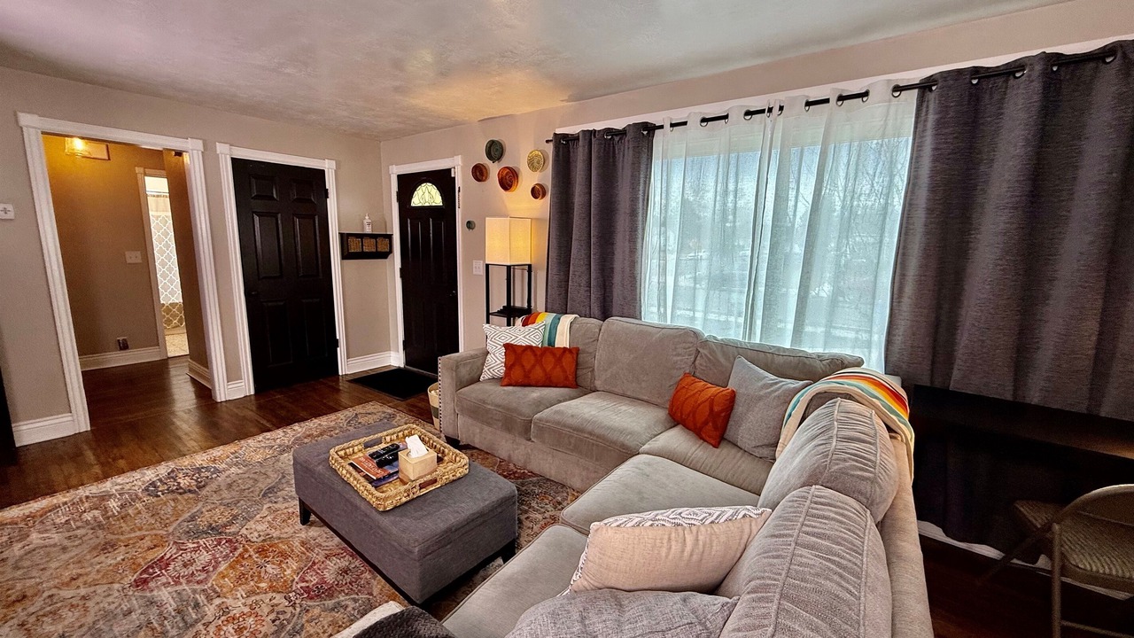 Photo of Livingroom in Midvale