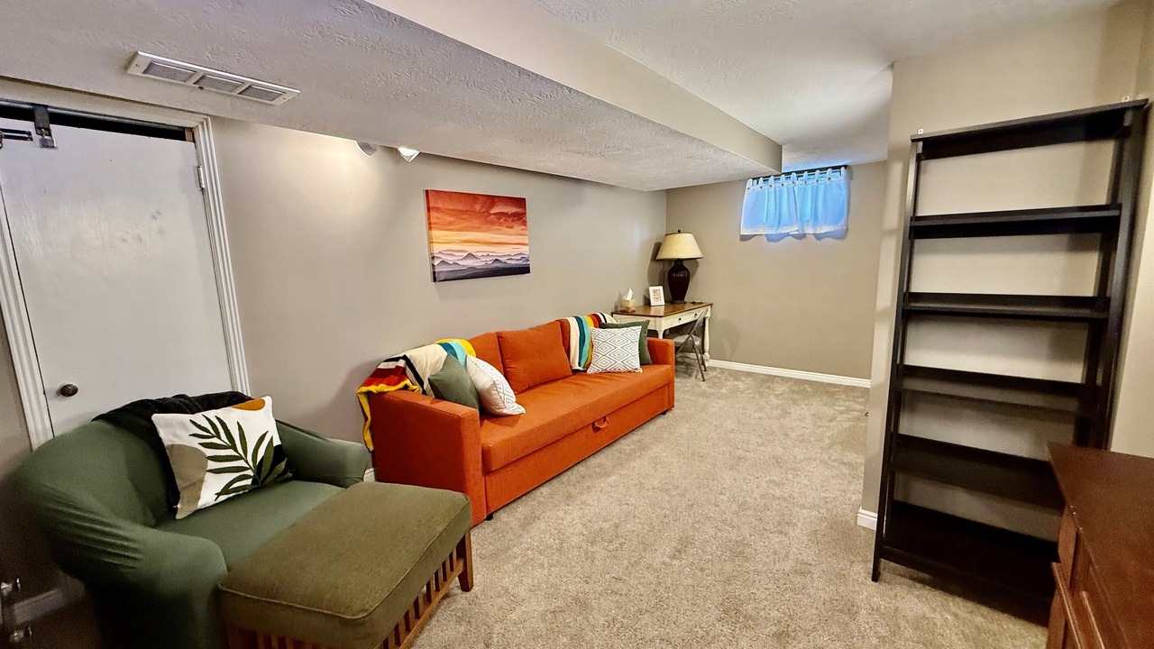 Photo of Livingroom in Midvale