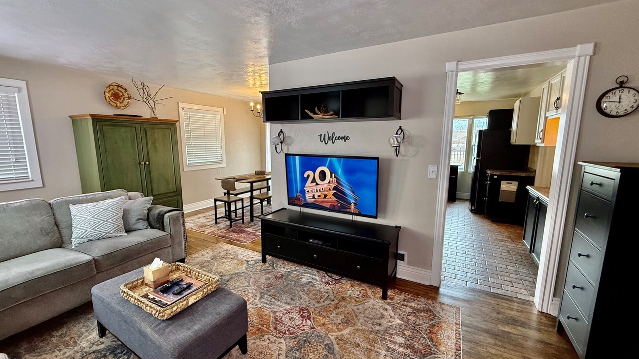 Photo of Livingroom in Midvale