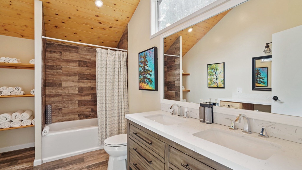 Photo of Bathroom in Idyllwild