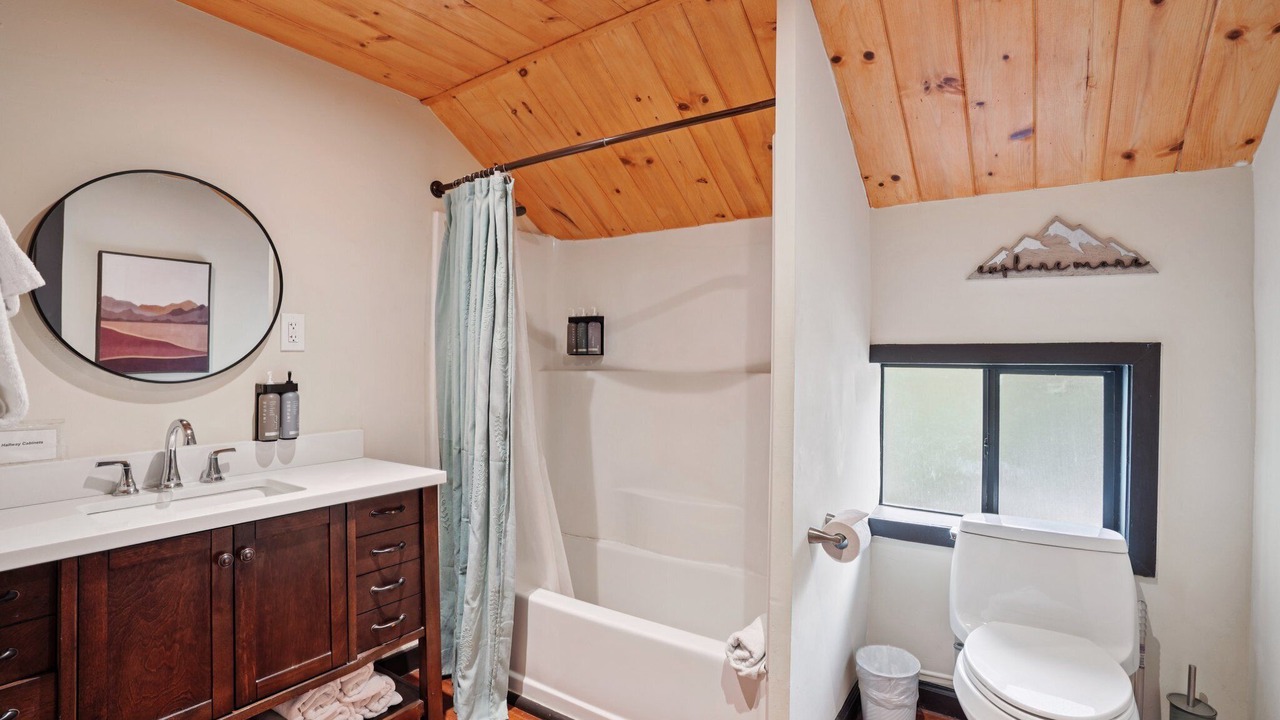 Photo of Bathroom in Idyllwild
