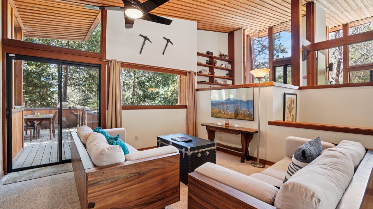 Photo of Livingroom in Idyllwild