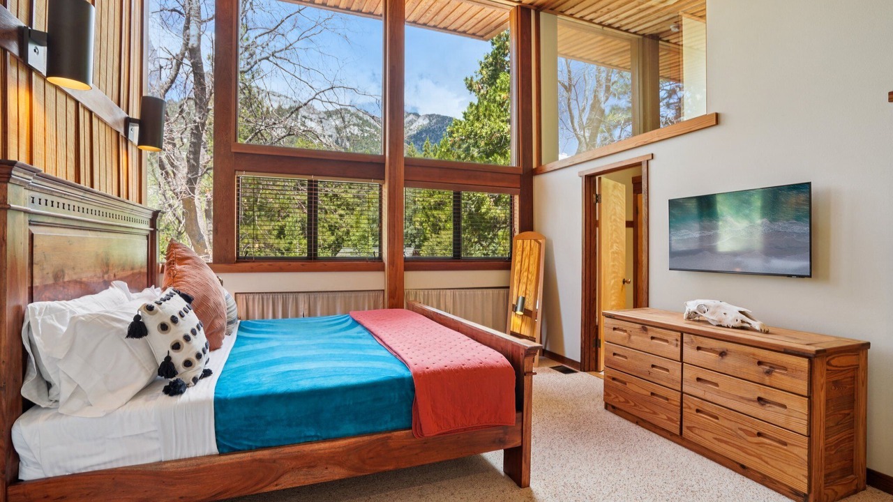 Photo of Bedroom in Idyllwild