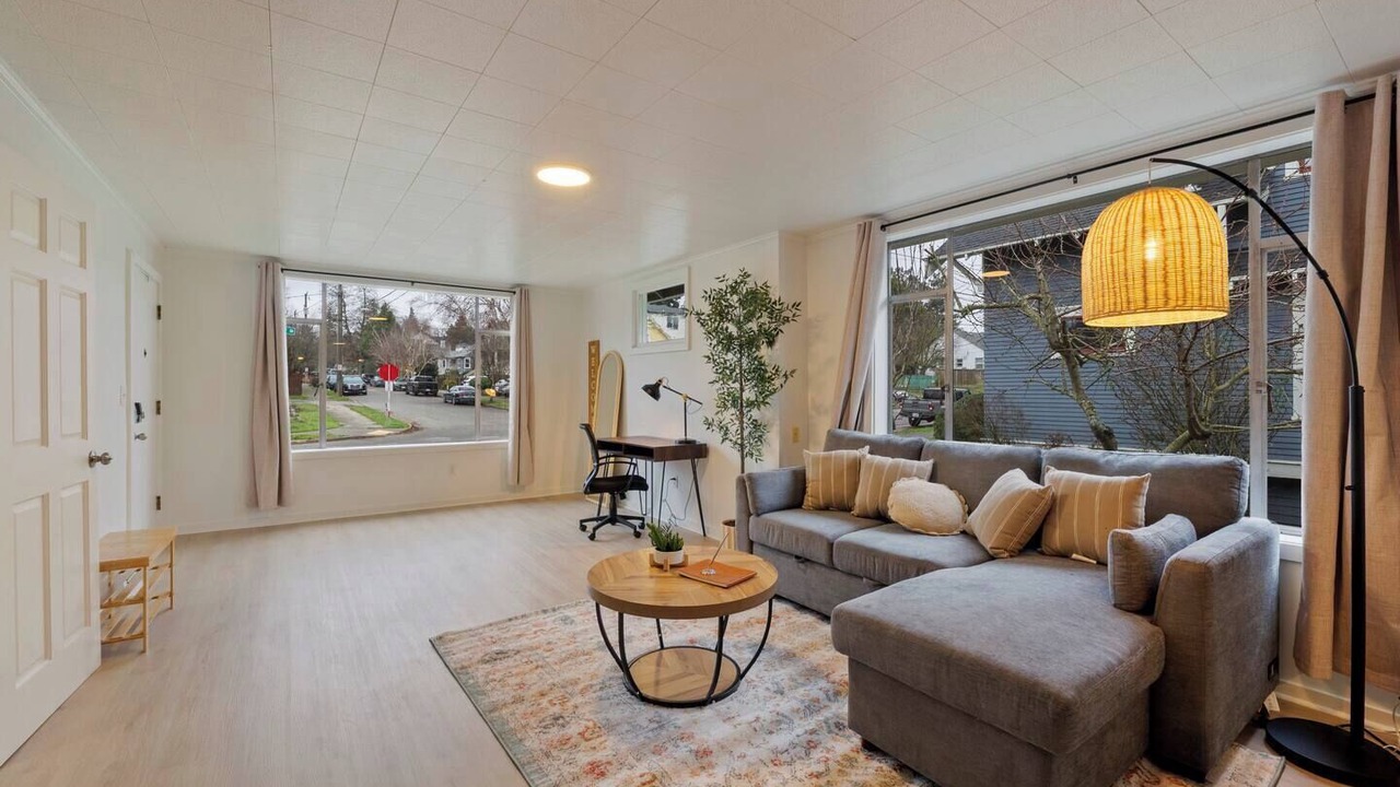 Photo of Livingroom in West Woodland