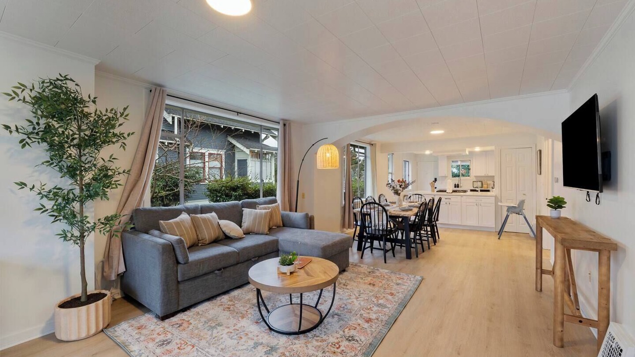 Photo of Livingroom in West Woodland