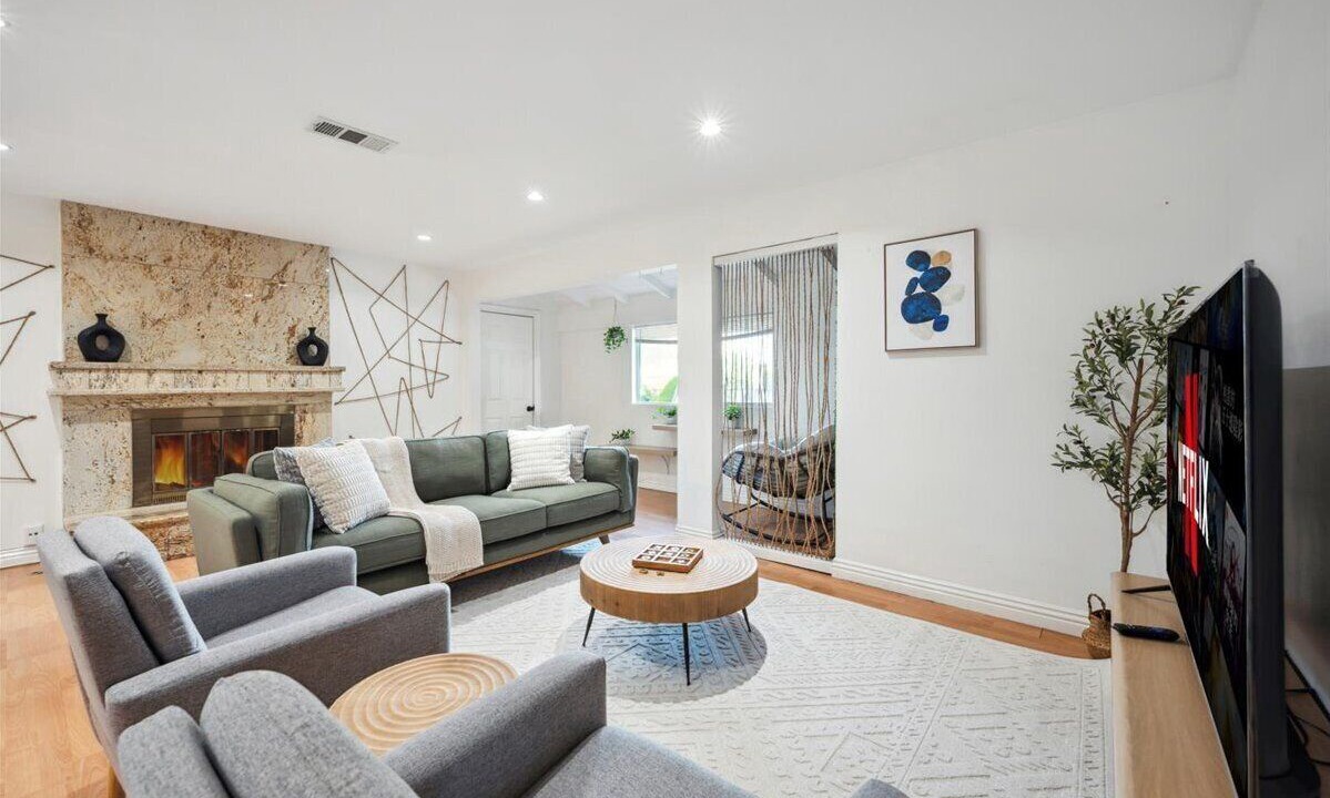 Photo of Livingroom in North Hollywood