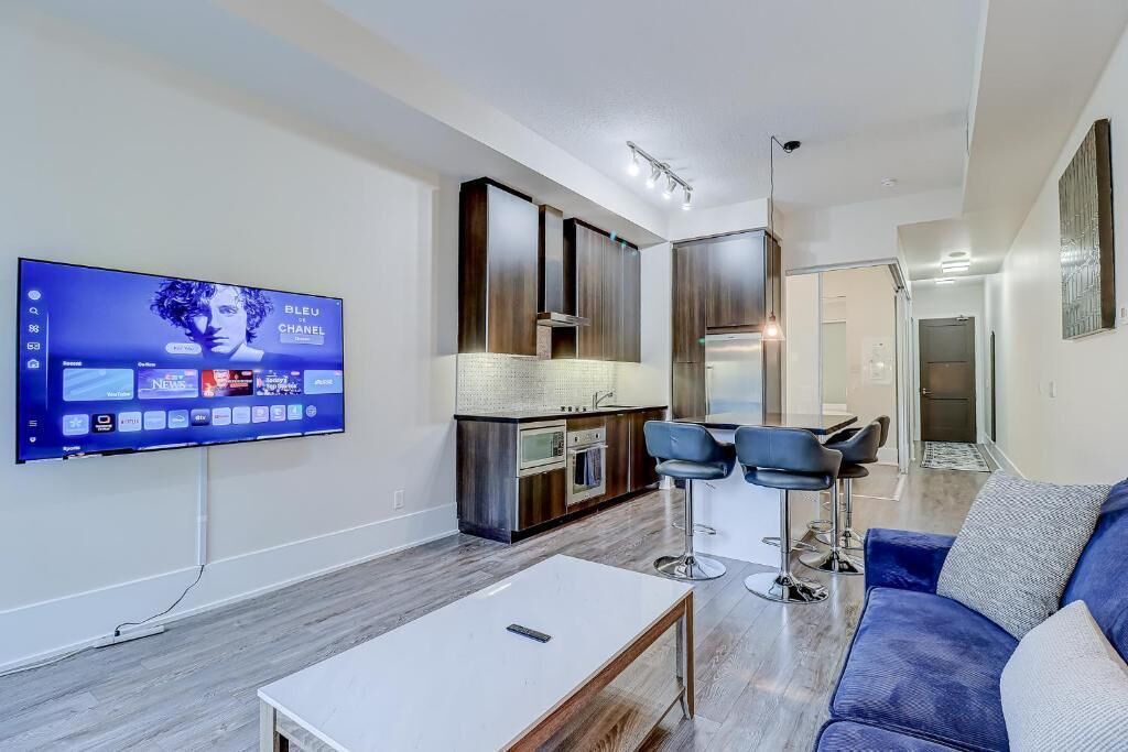 Photo of Livingroom in Toronto Entertainment District