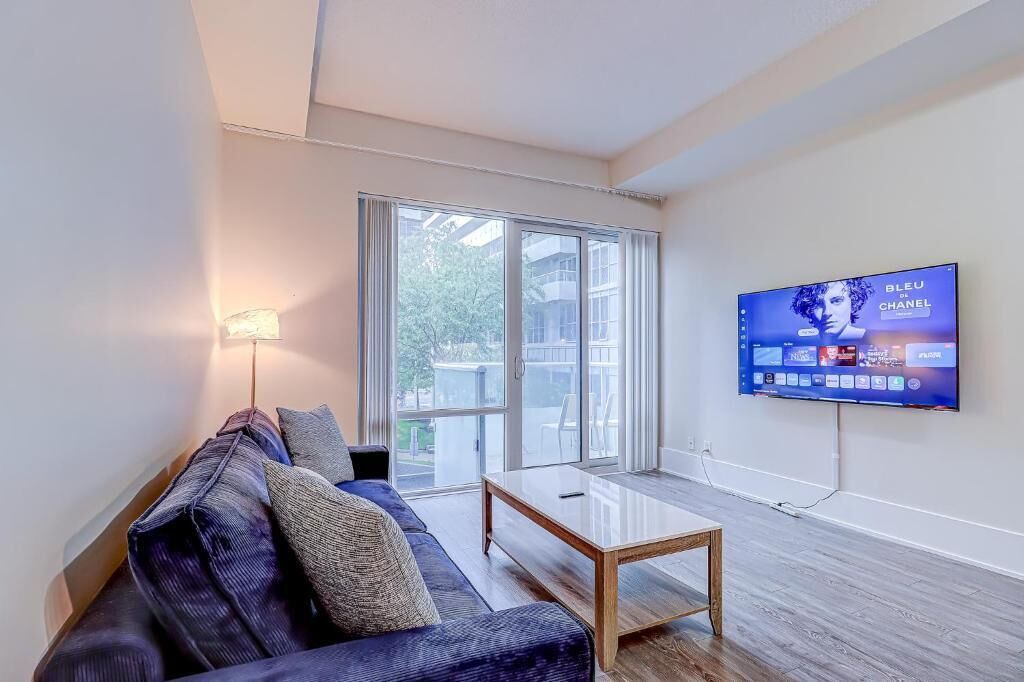 Photo of Livingroom in Toronto Entertainment District