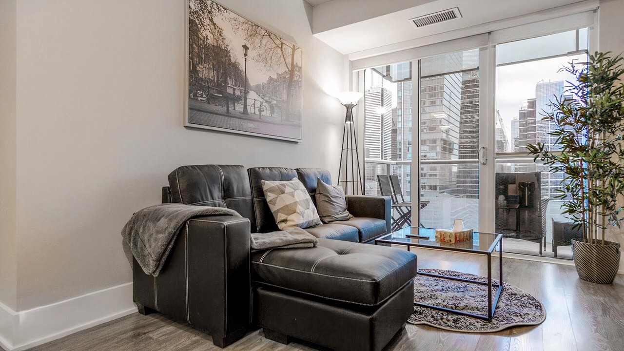 Photo of Livingroom in Toronto Entertainment District