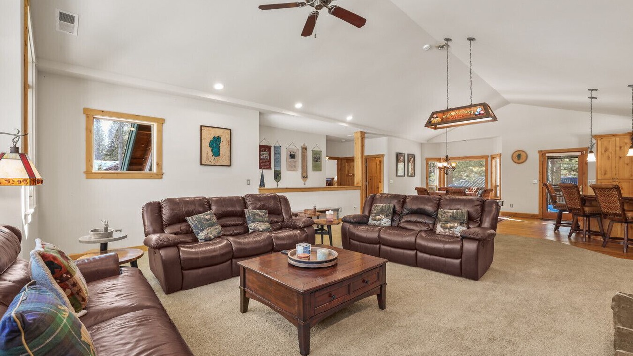 Photo of Livingroom in Christmas Valley