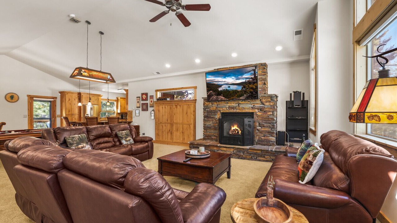 Photo of Livingroom in Christmas Valley