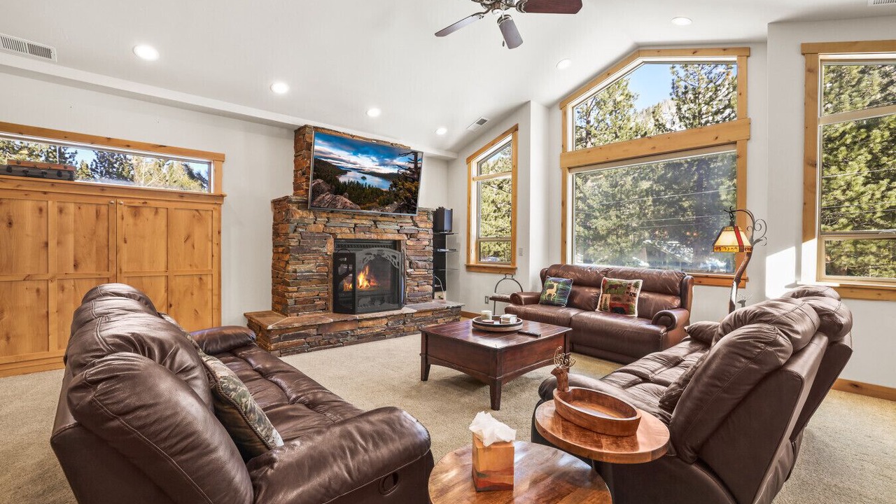 Photo of Livingroom in Christmas Valley