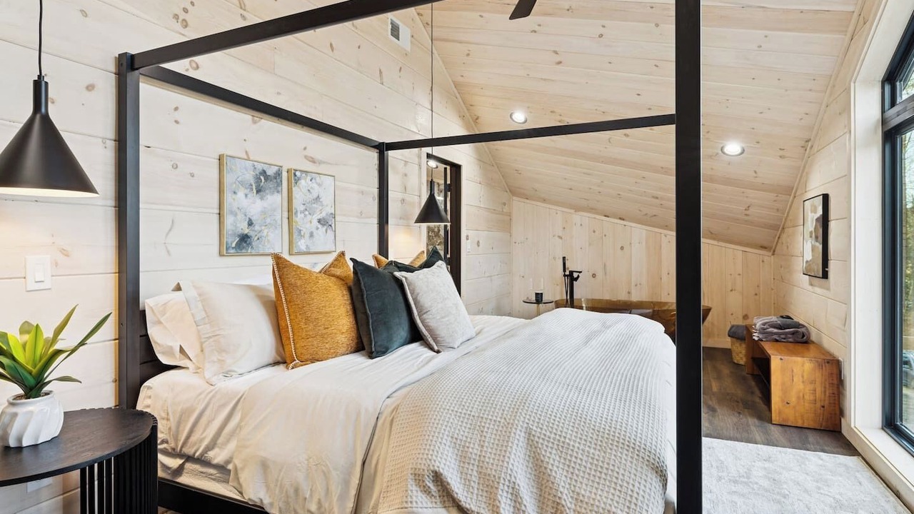 Photo of Bedroom in Pittman Center
