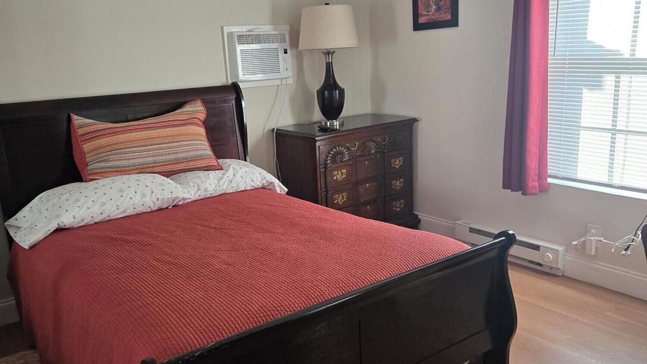 Photo of Bedroom in Oak Ridge