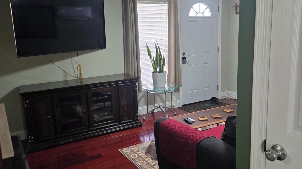 Photo of Livingroom in Oak Ridge