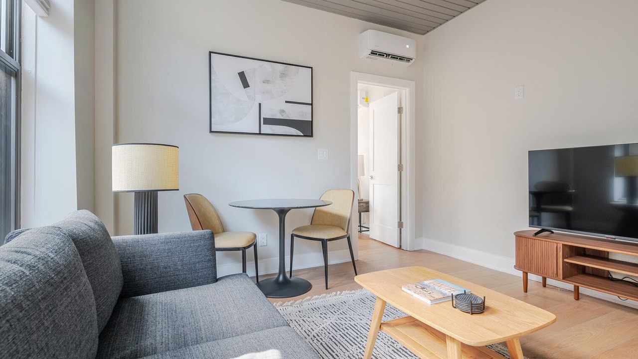 Photo of Livingroom in Downtown Boston