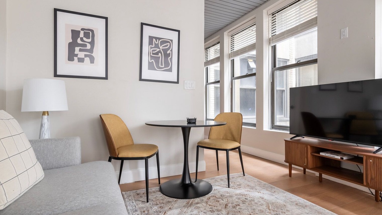 Photo of Livingroom in Downtown Boston