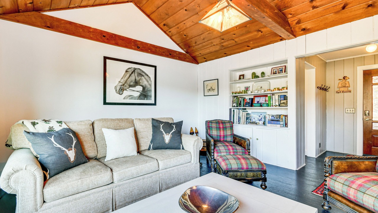 Photo of Livingroom in Lynn