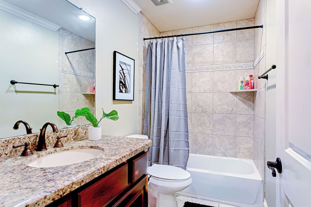 Photo of Bathroom in Woodlake - Briar Meadow