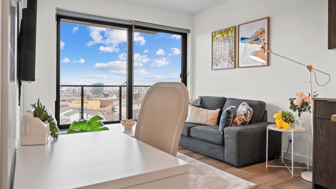 Photo of Livingroom in Crescent Heights
