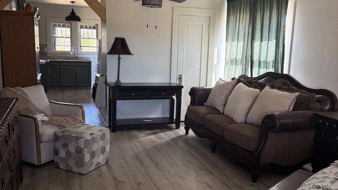 Photo of Livingroom in Clarendon
