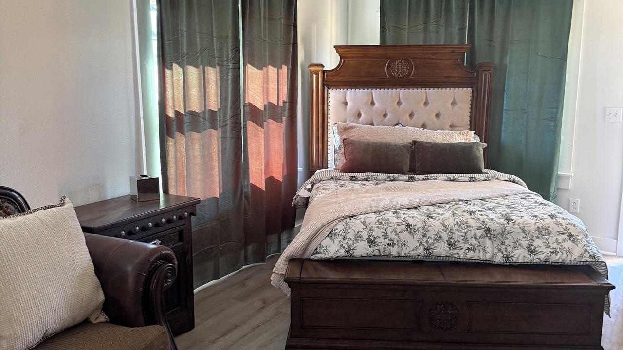 Photo of Bedroom in Clarendon