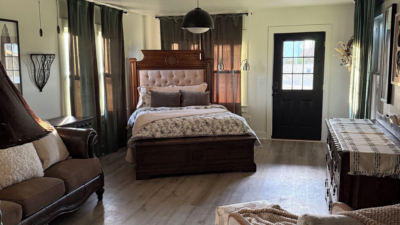 Photo of Bedroom in Clarendon