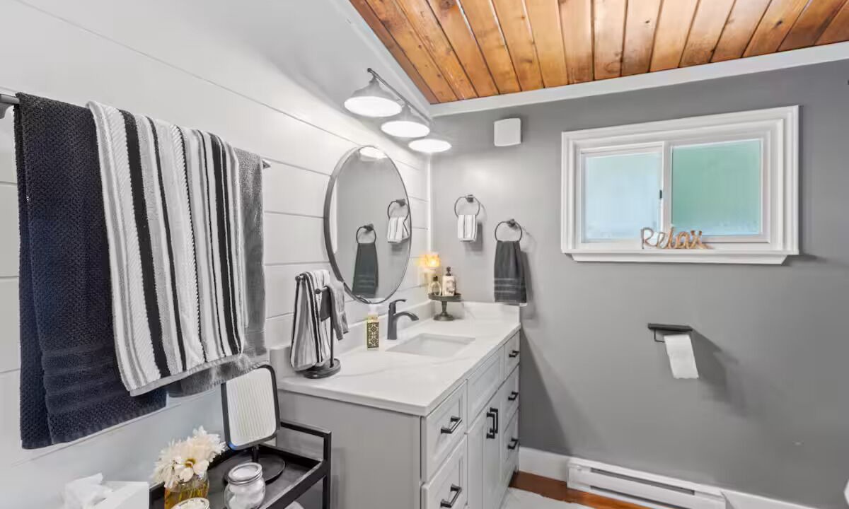 Photo of Bathroom in Kincardine
