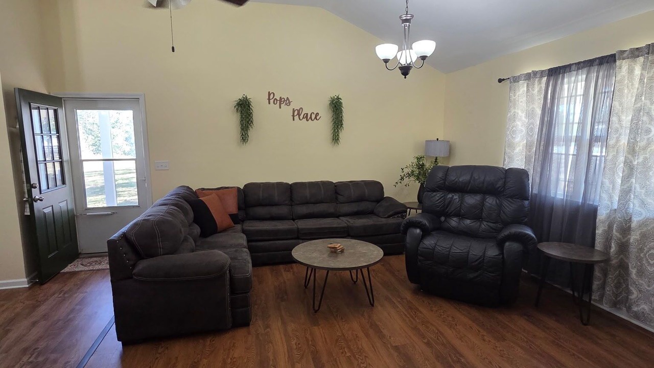Photo of Livingroom in Pocahontas
