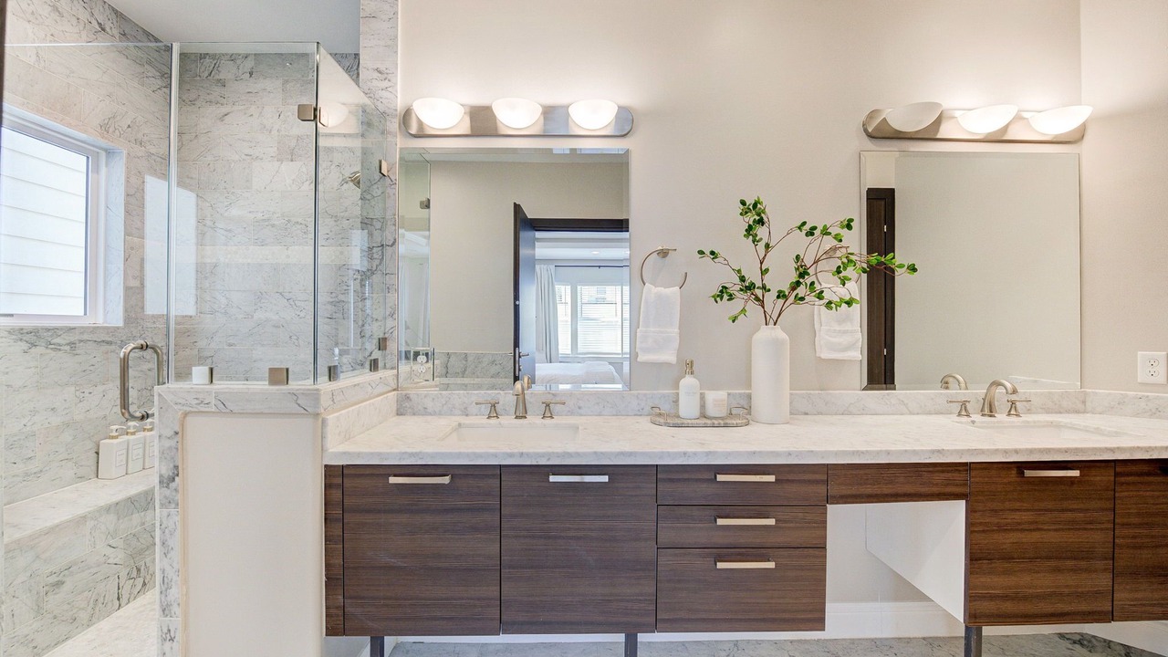 Photo of Bathroom in Greenway Plaza-Upper Kirby