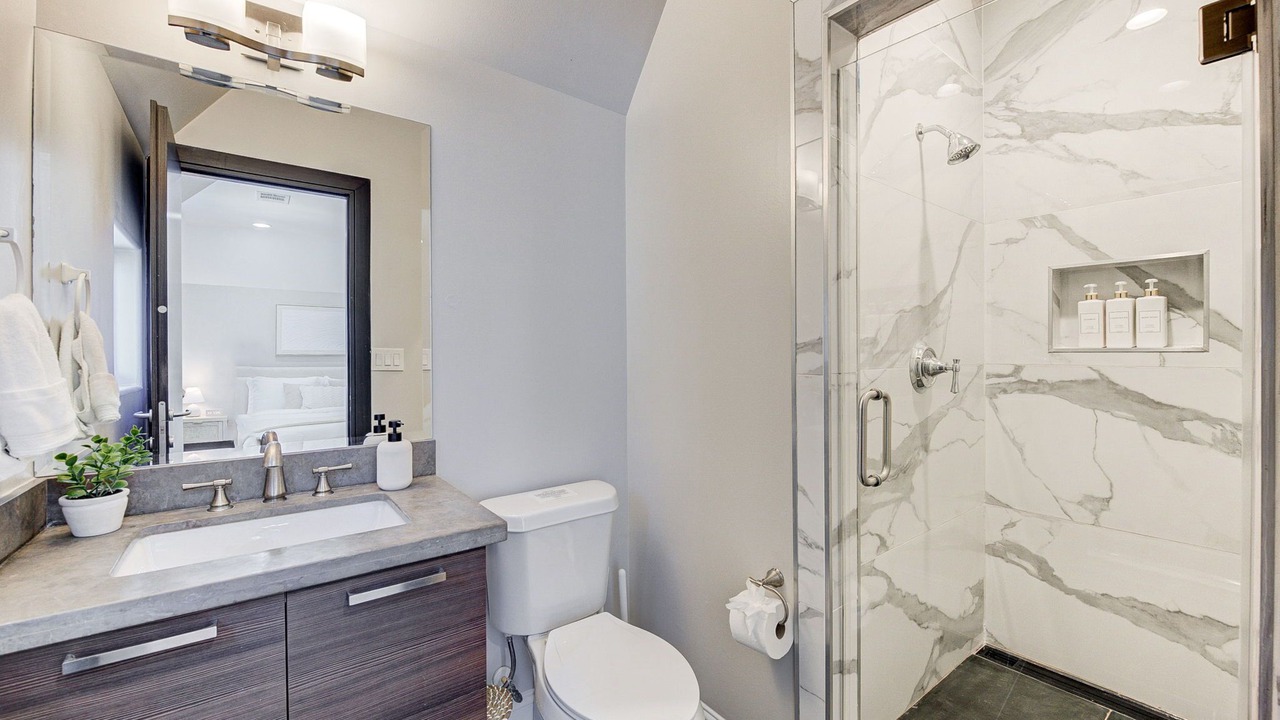 Photo of Bathroom in Greenway Plaza-Upper Kirby