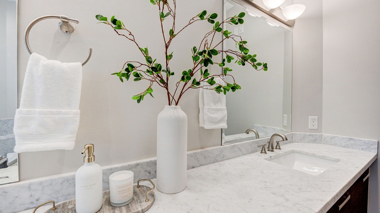 Photo of Bathroom in Greenway Plaza-Upper Kirby