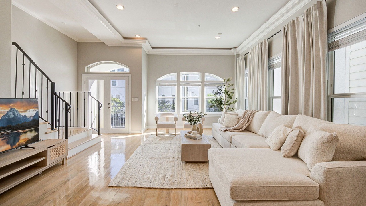Photo of Livingroom in Greenway Plaza-Upper Kirby