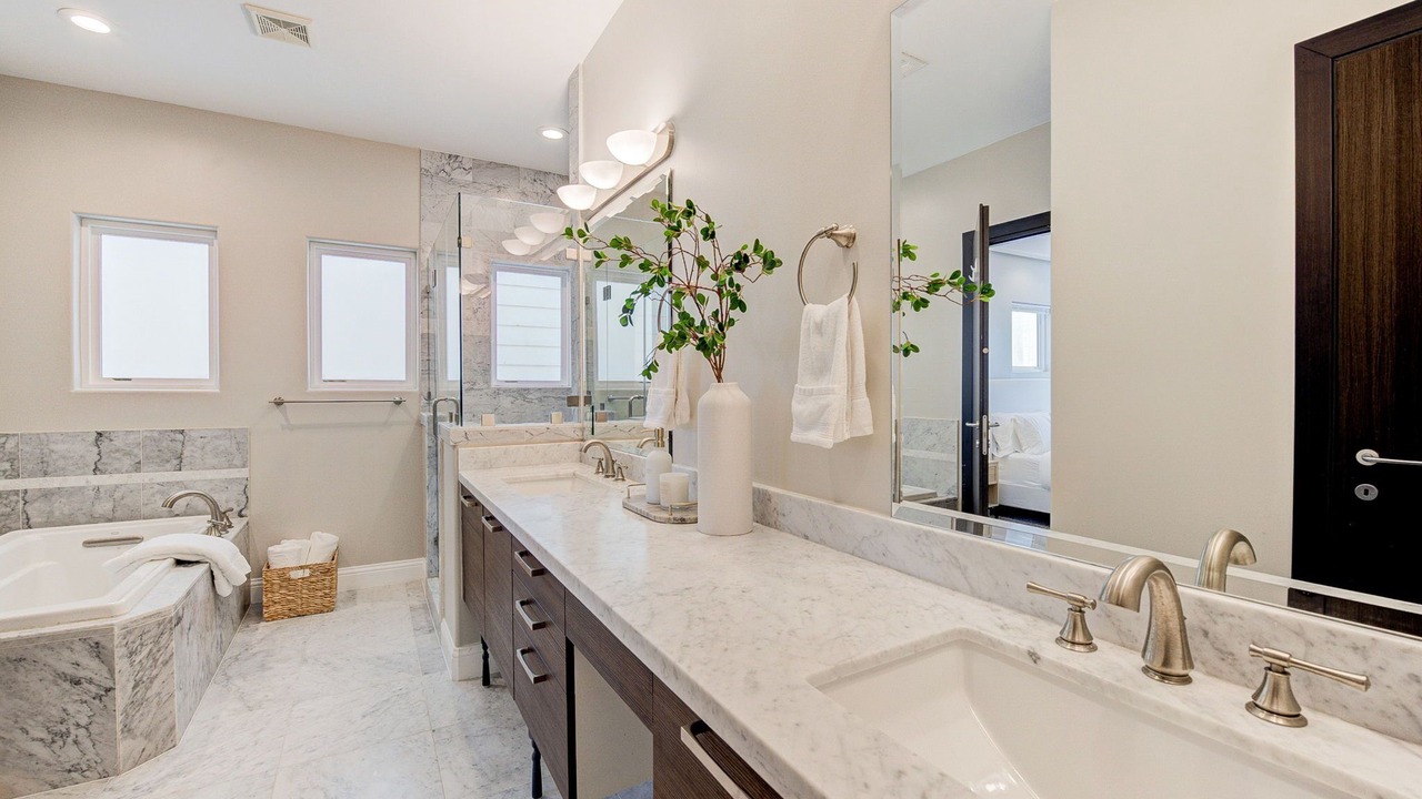 Photo of Bathroom in Greenway Plaza-Upper Kirby