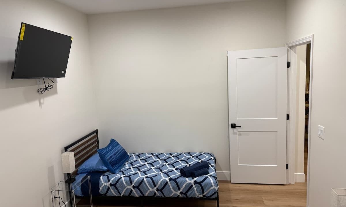 Photo of Bedroom in East Grove