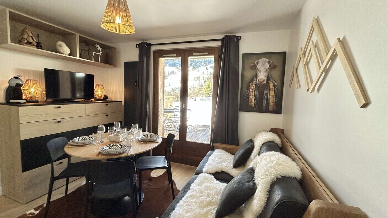 Photo of Livingroom in Demi-Quartier