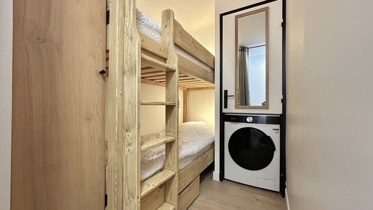 Photo of Others in Demi-Quartier