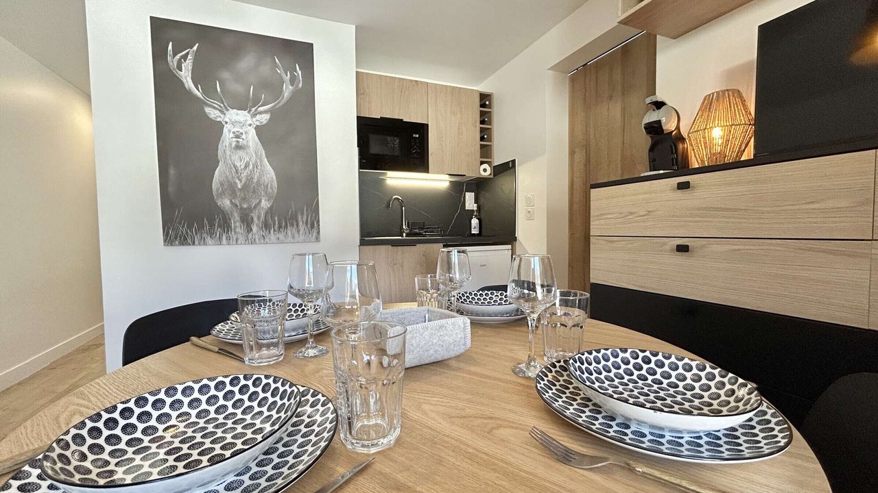 Photo of Others in Demi-Quartier