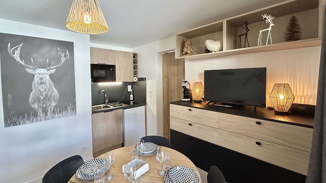 Photo of Others in Demi-Quartier