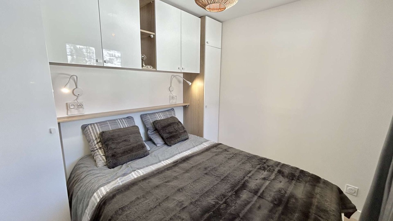 Photo of Bedroom in Demi-Quartier