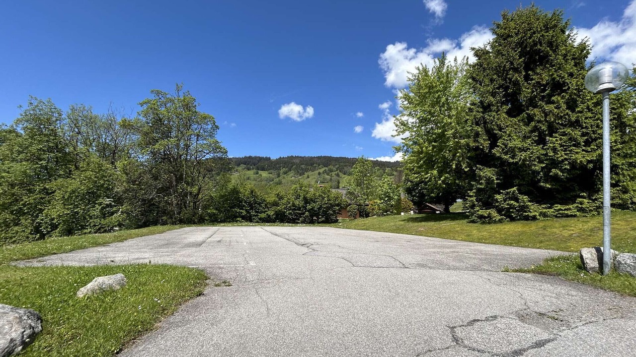 Photo of Others in Demi-Quartier