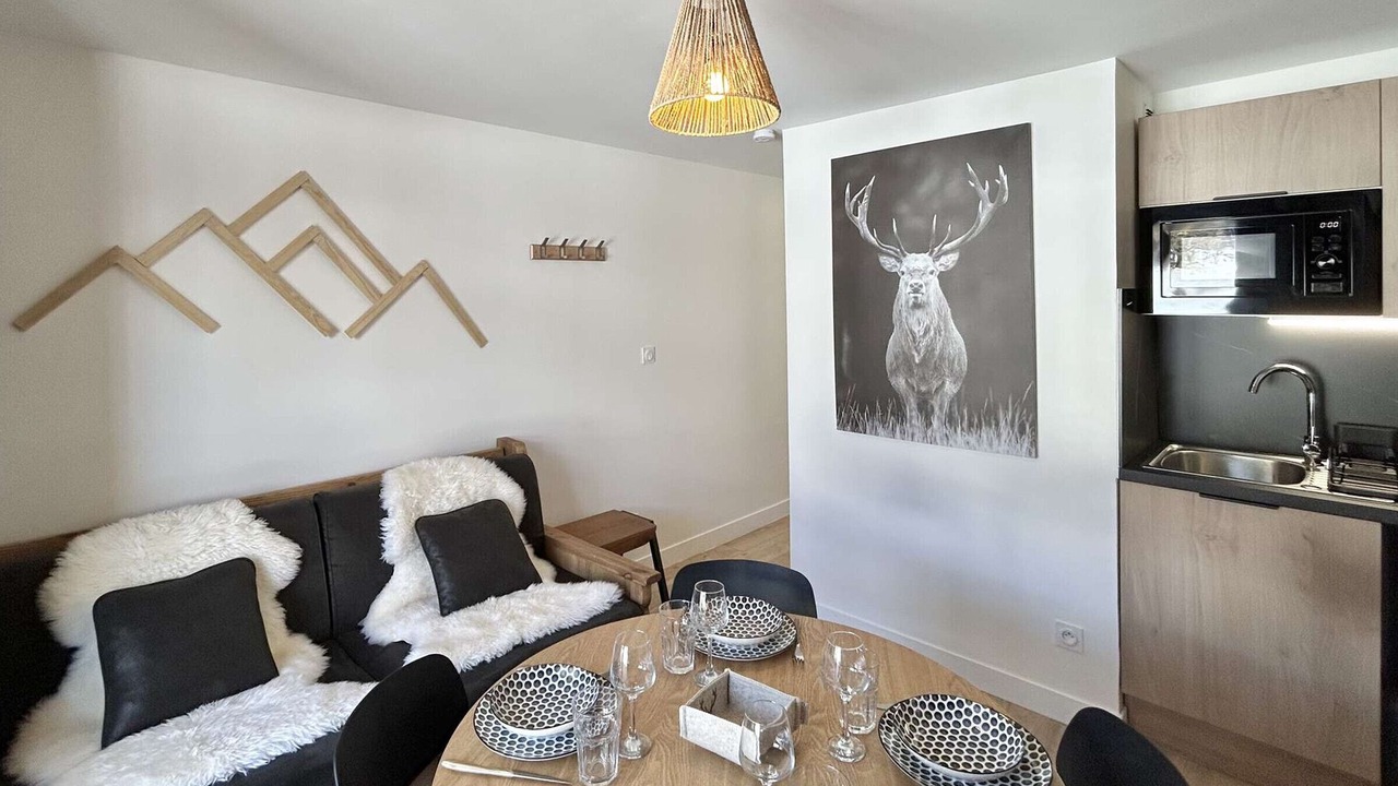 Photo of Others in Demi-Quartier