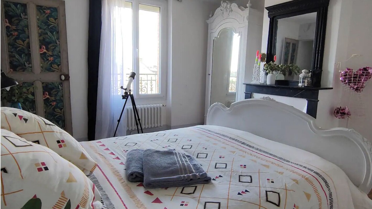Photo of Bedroom in Droue