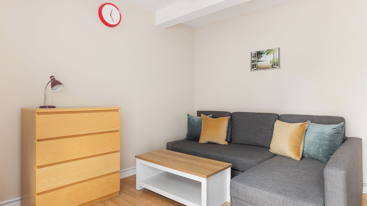 Photo of Livingroom in East Putney