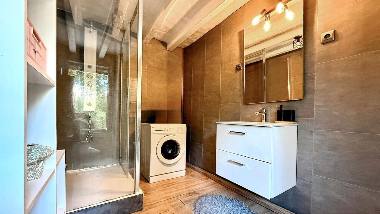 Photo of Bathroom in Champigne