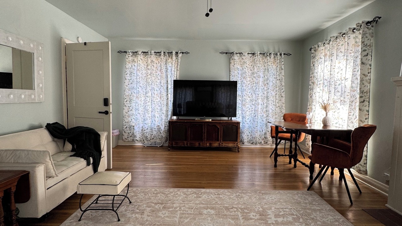 Photo of Livingroom in Alton