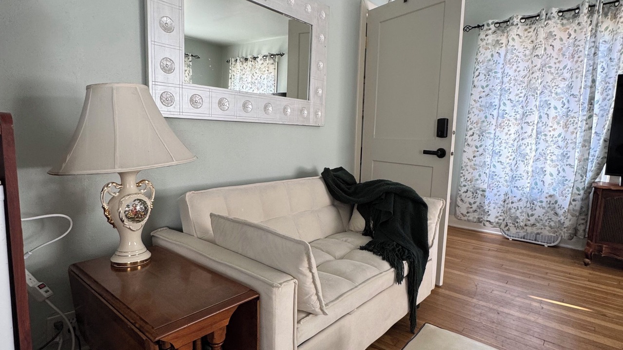Photo of Livingroom in Alton