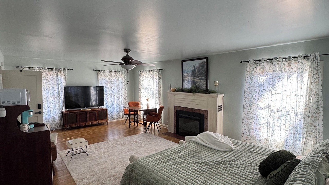 Photo of Bedroom in Alton