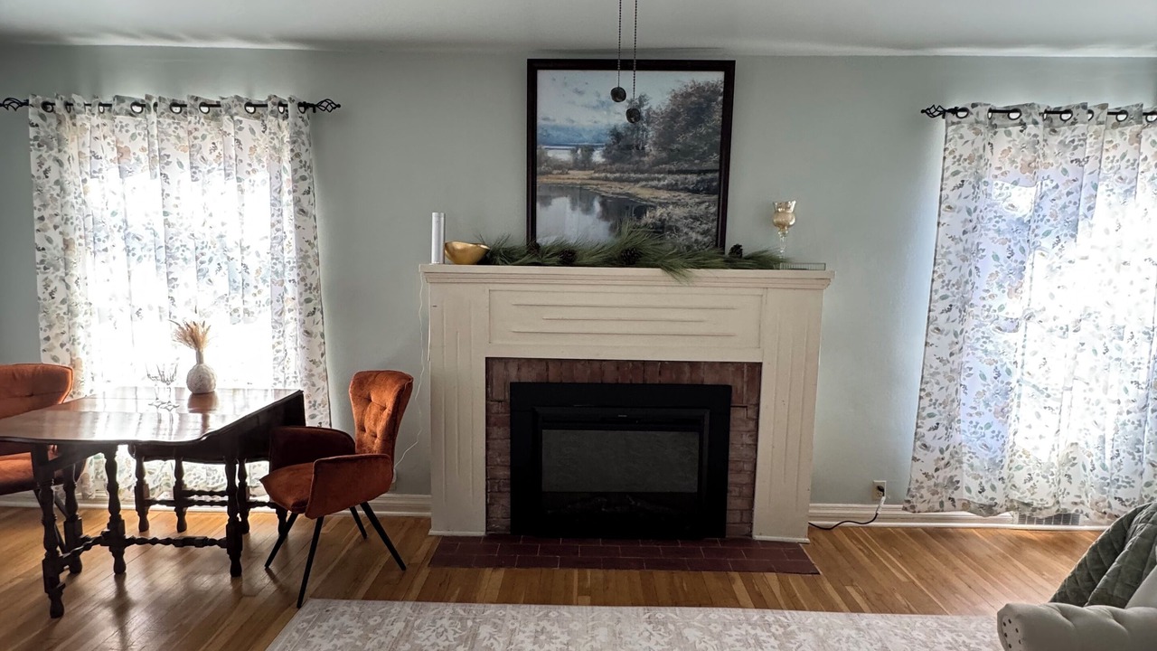 Photo of Livingroom in Alton
